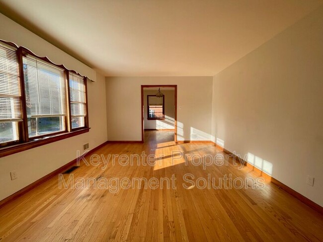 Building Photo - 908 Belmore Ave