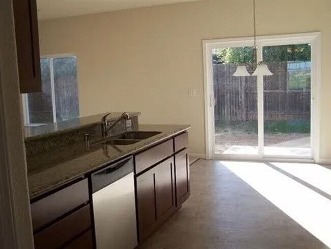 Foto del edificio - 2092 Moss Glen Loop