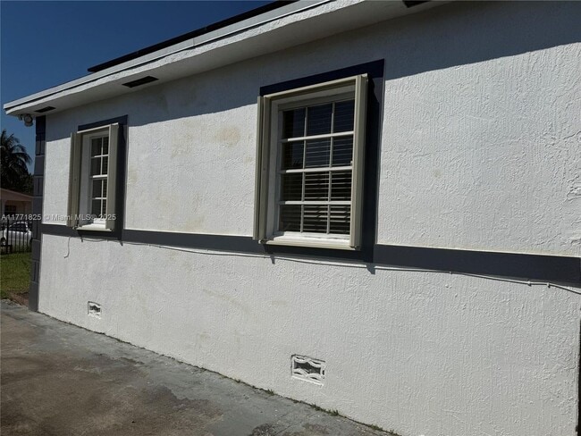 Building Photo - 421 NW 148th St