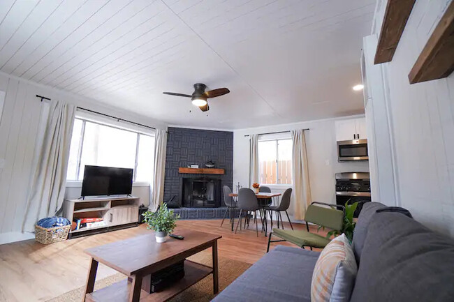 Foto del edificio - 405 Holmes Ln