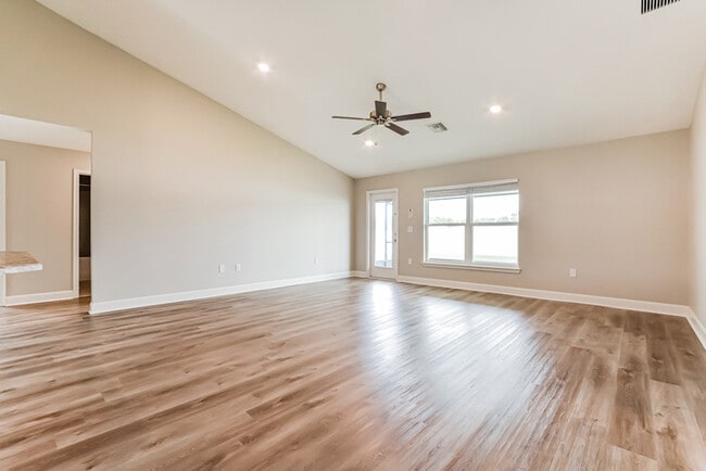 Foto del edificio - 511 Edith Dr