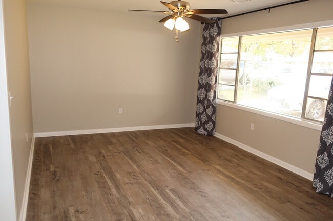 Building Photo - 113 Southern Hills Dr