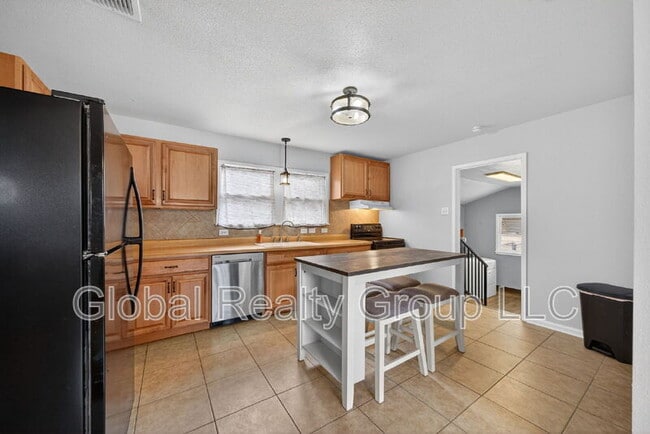 Building Photo - 408 Aviation Ave