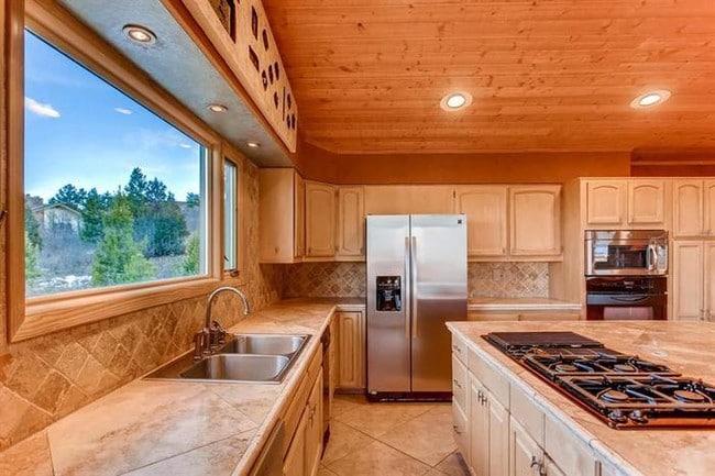 Building Photo - 6943 Fox Cir, Larkspur, CO 80118