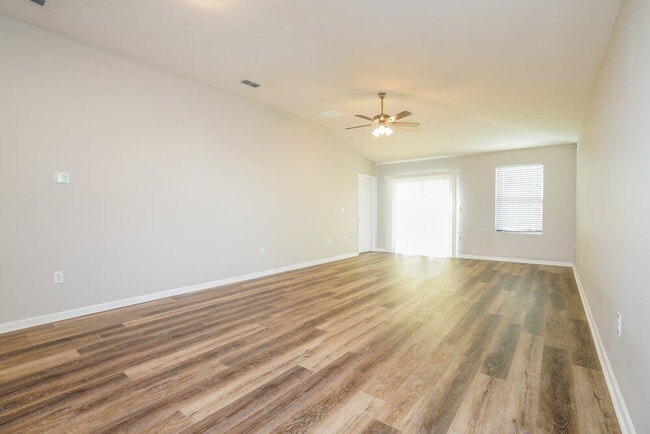 Foto del edificio - 2536 Tall Grass Rd