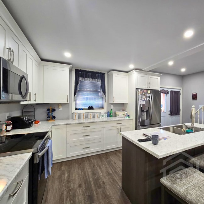 Building Photo - 3-Bedroom Bangalow in St. Thomas!!