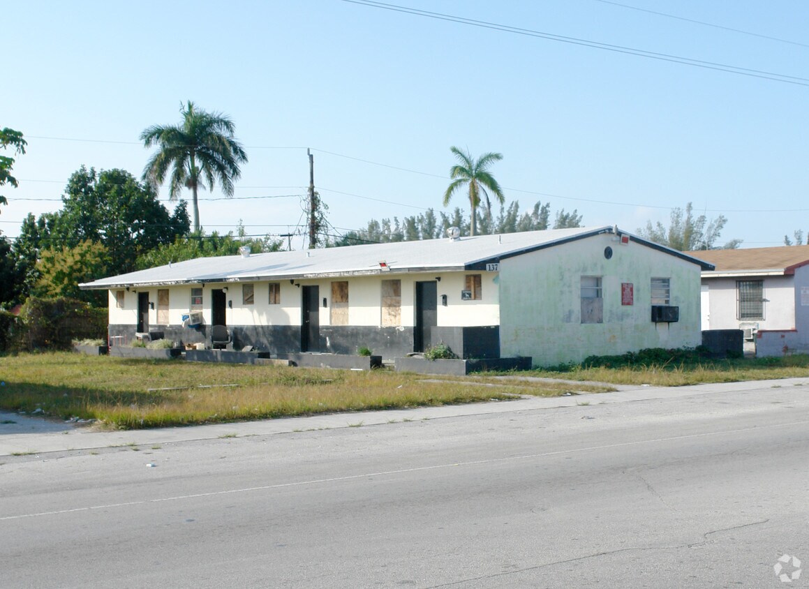 Primary Photo - 127-137 Lucy St