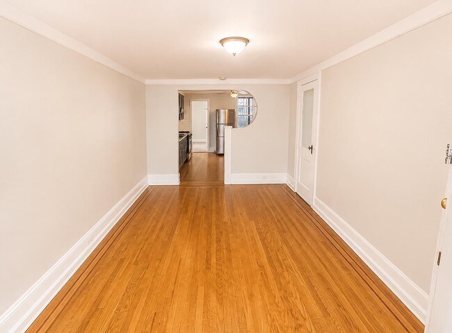 Building Photo - 240 Suydam St