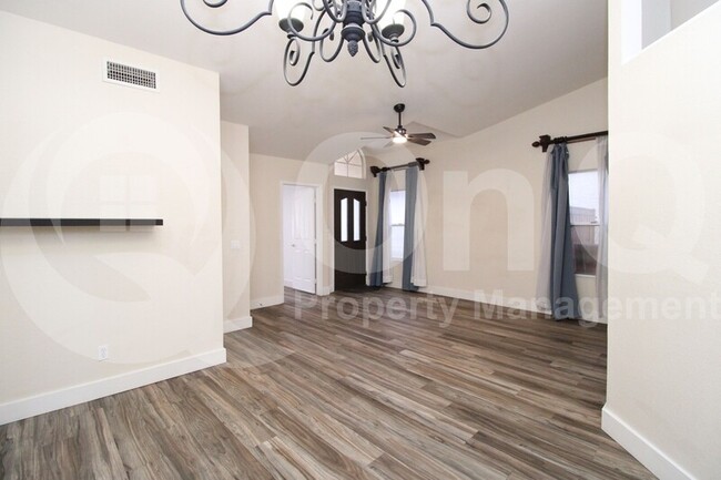 Building Photo - 3131 W Baylor Ln