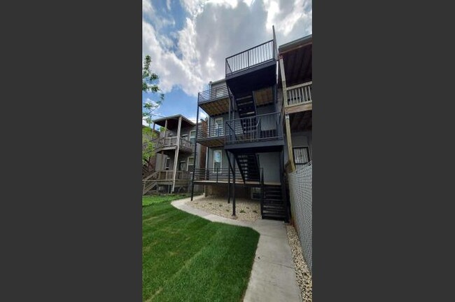 Back - 2744 W Wilcox St
