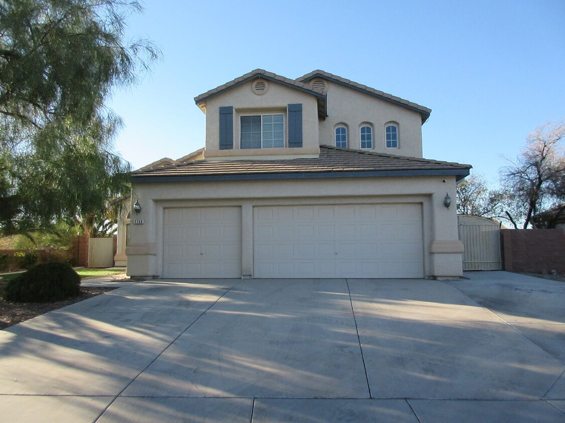 Foto principal - 4 BEDROOM POOL HOME IN GREEN VALLEY RANCH