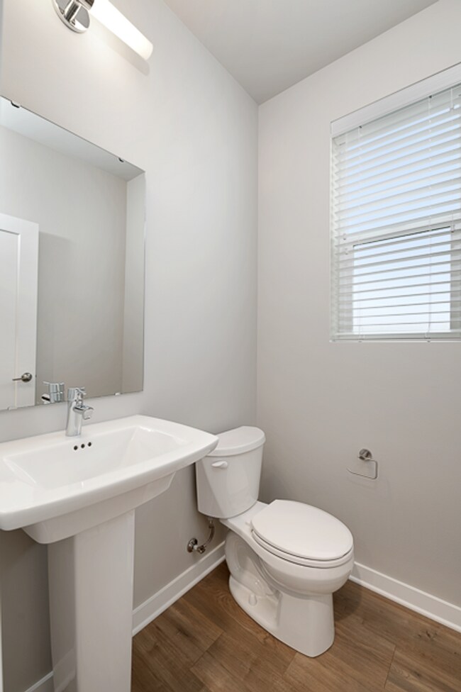 Building Photo - Modern 2-Bedroom Townhome in Kenmore Balbi...