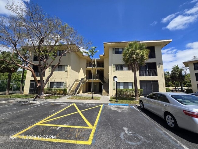 Building Photo - 2445 SW 18th Terrace