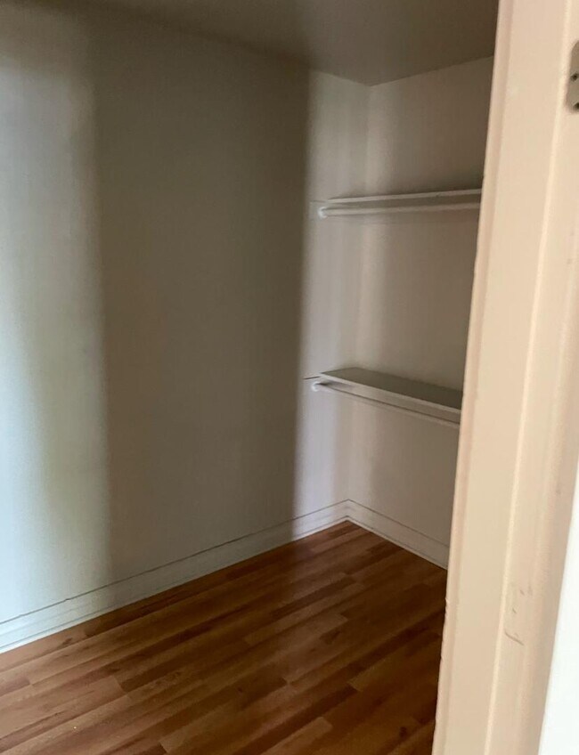 Foto del edificio - 305 S Cedar St