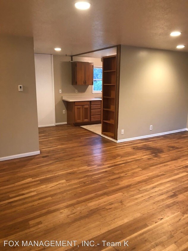 Foto principal - 12020-12030 SW Lincoln Ave