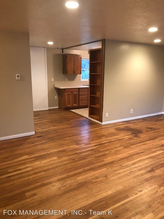 Primary Photo - 12020-12030 SW Lincoln Ave