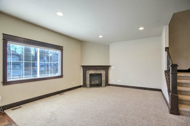 Photo - 1357 Elma Place NE House
