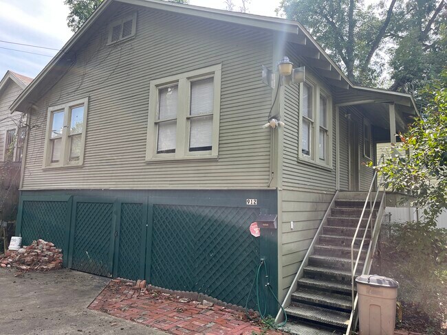 Building Photo - 912 Thornton Ave