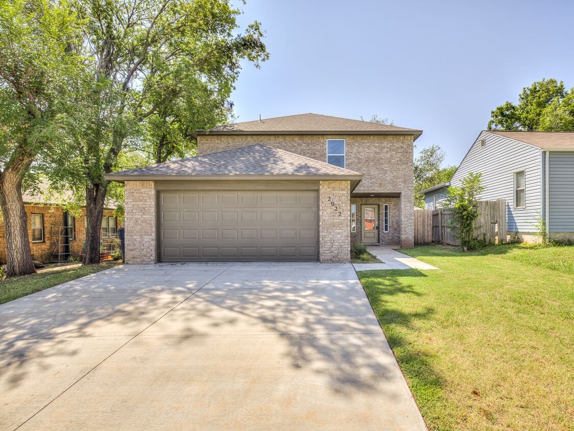 Primary Photo - Newer home in the heart of OKC + 5 bedroom...