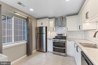 Building Photo - 8244 Catbird Cir