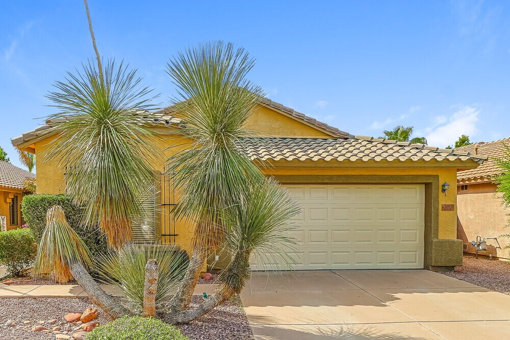 Primary Photo - 10919 E Catalina Ave
