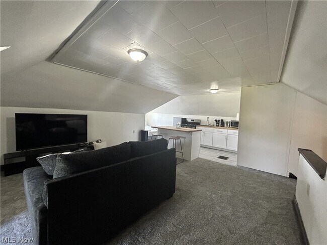 Foto del edificio - 377 Lawson Ave