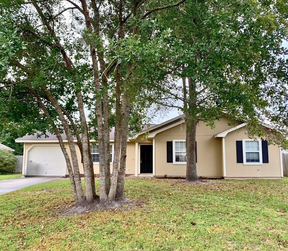 Foto principal - 4/2 with fenced in yard!