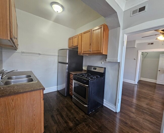 Building Photo - 4751 N Monticello Ave