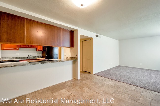 Building Photo - 1402 E Guadalupe Rd