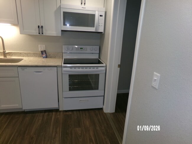 Building Photo - Montrose Square