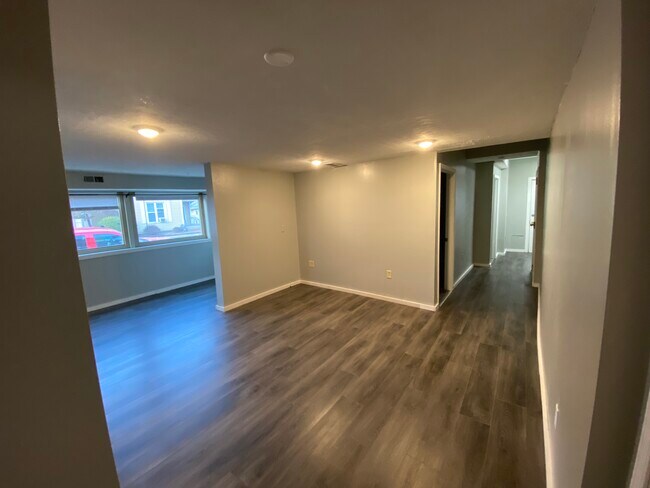 Building Photo - 508 E 6th Ave
