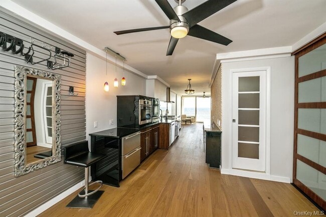 Building Photo - 830 Shore 4Q