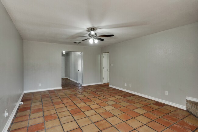 Foto del edificio - 2822 Lansing Blvd