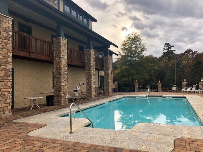 Foto del edificio - 1632 Harts Ridge Dr