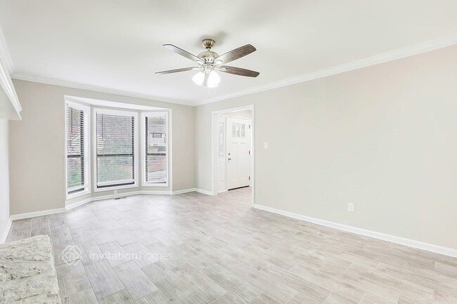 Building Photo - 6860 Creekwood Dr