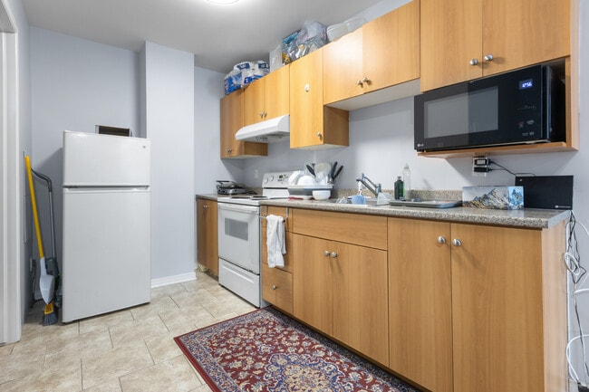 Photo du bâtiment - Bachelor Apartment in Hull - Prime location