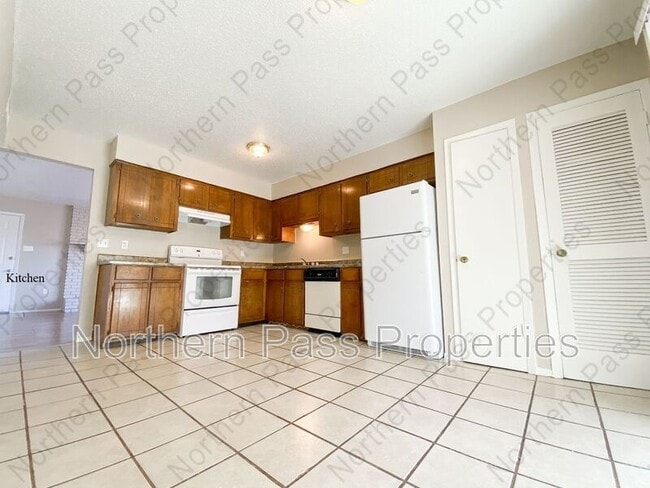 Building Photo - 6435 Pizarro St
