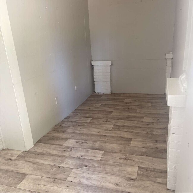 Foto del edificio - 2203 S Grand St