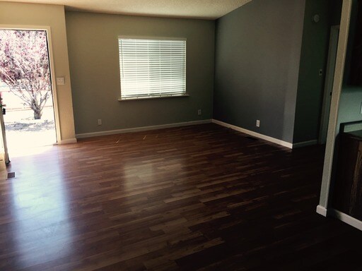 Building Photo - 3863 Puffin St