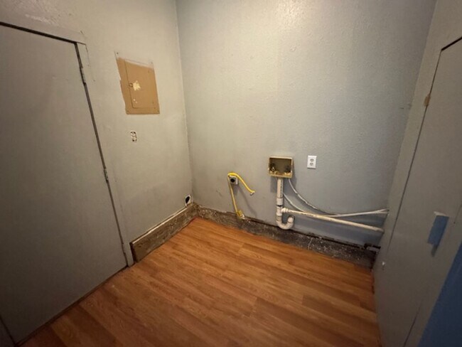 Building Photo - 3 bed 1 bath in Chickasha! Cute, clean and...