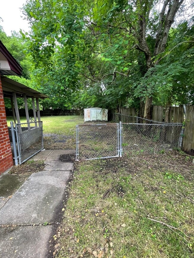 Building Photo - ** 3 Bed 1 Bath located in Woodley Park * ...