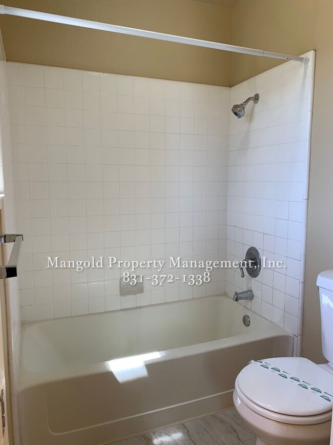 Foto del edificio - Inviting Two Story Home in Salinas with Open Living Spaces & Great Backyard