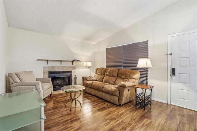 Foto del edificio - 4004 Nestle Oaks Pl