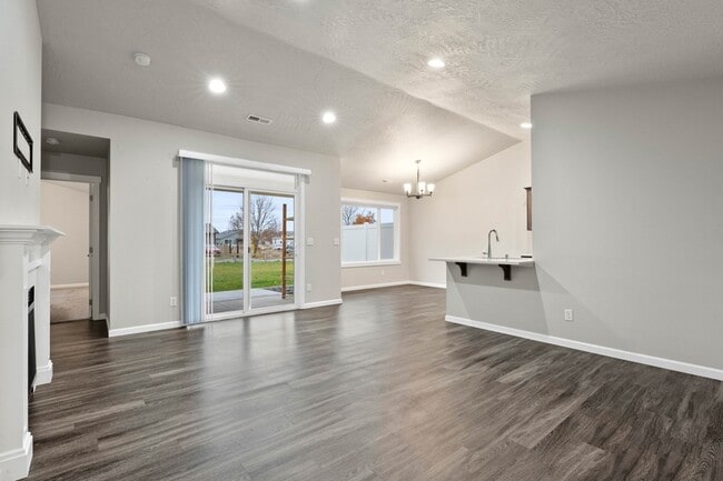 Building Photo - 16917 E Knox Ln