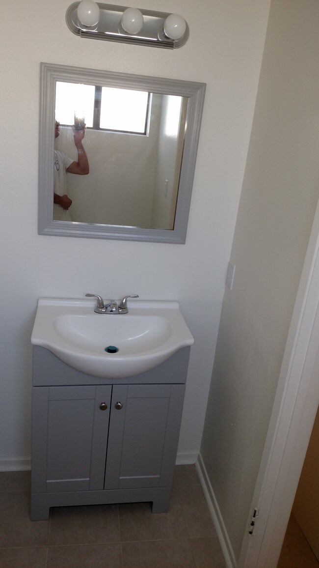 Foto del edificio - 11311 Tampa Ave