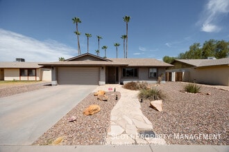 Building Photo - 1184 E Diamond Dr
