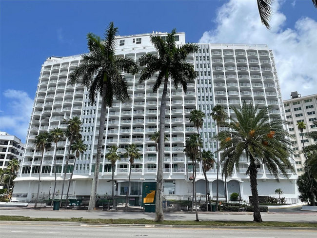 Foto del edificio - 5401 Collins Ave