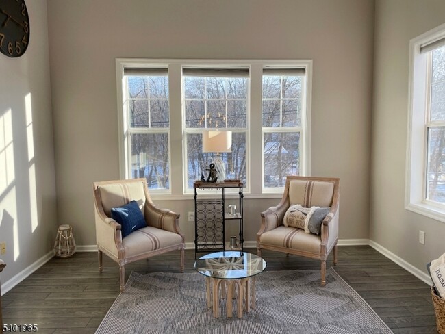 Foto del edificio - 5 W River Styx Rd