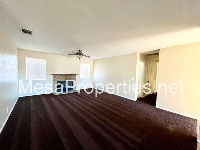 Foto del edificio - 10227 Balsam Ave