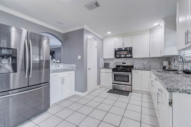 Building Photo - 4615 Breckenridge Dr